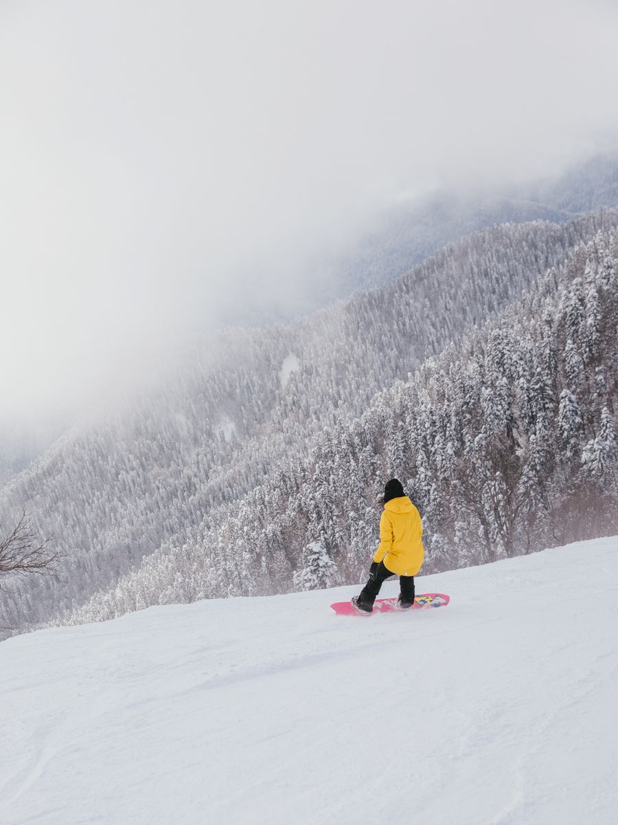 How to Choose a Snowboard (2026 Buyer's Guide)