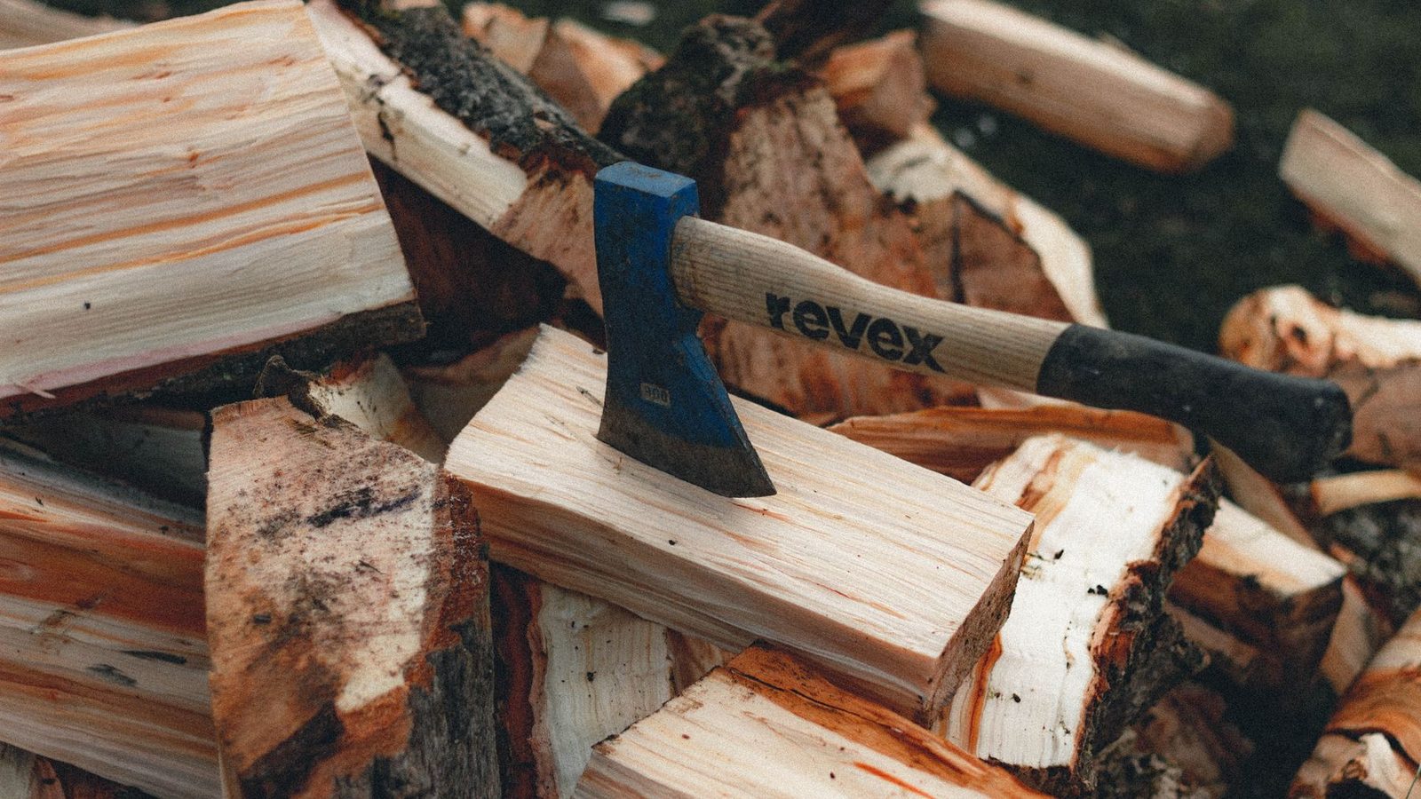 Best Camping Axes 2026 — Hatchets & Camp Axes