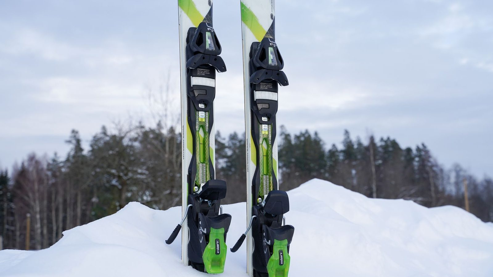 Best Ski Locks 2026 — Cable Locks for Skis & Snowboards at the Mountain
