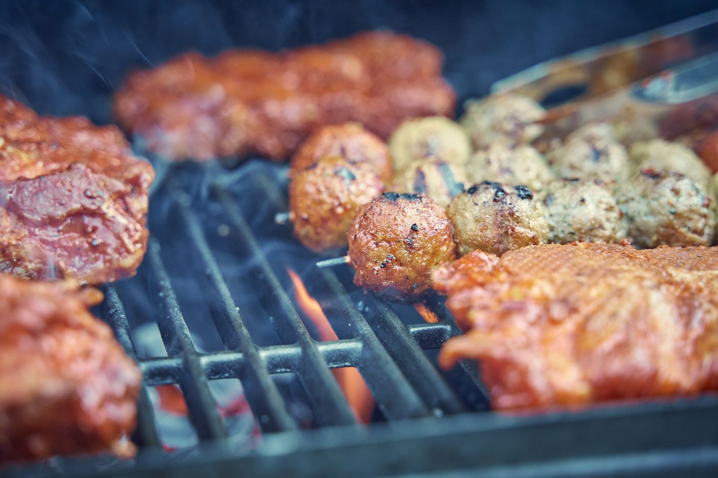Charcoal vs Gas Grill: Which Should You Buy?